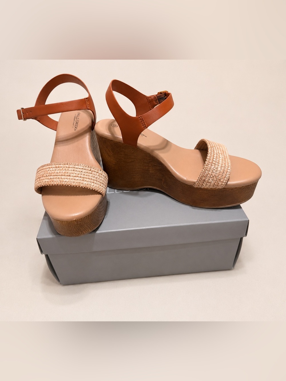 Falls Creek Wedge Platform Memory Foam Size 10